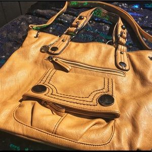 Leather Bag with Pockets!